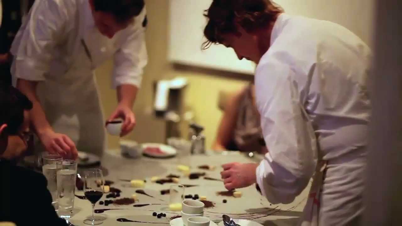 Chefs are now artistically plating desserts on a table in front of diners, reminiscent of performers in theaters.